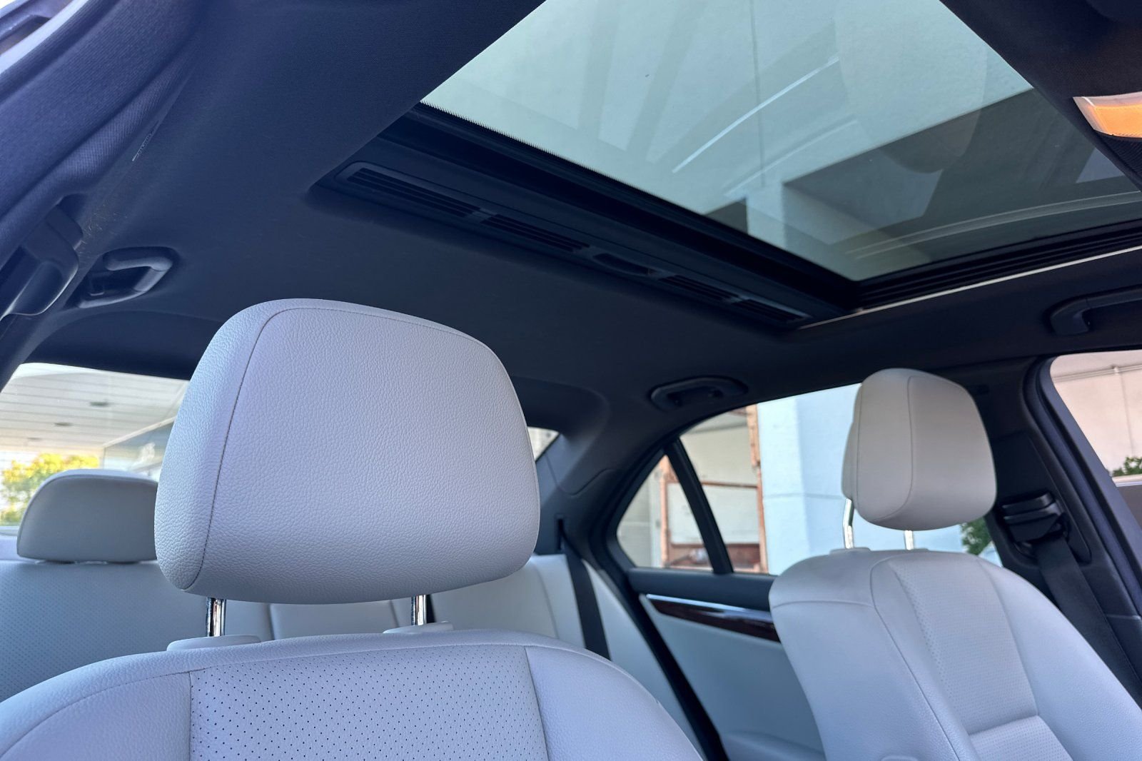 Used 2009 Silver Mercedes-Benz C 300 image 16
