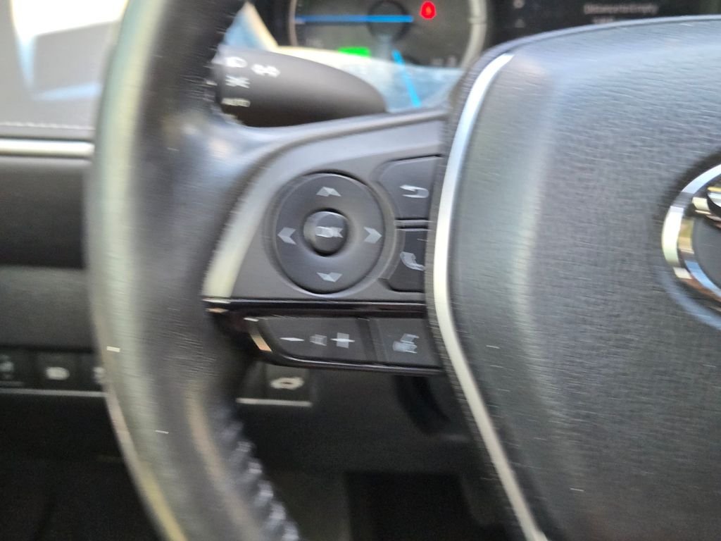 Used 2021 White Toyota XLE image 23