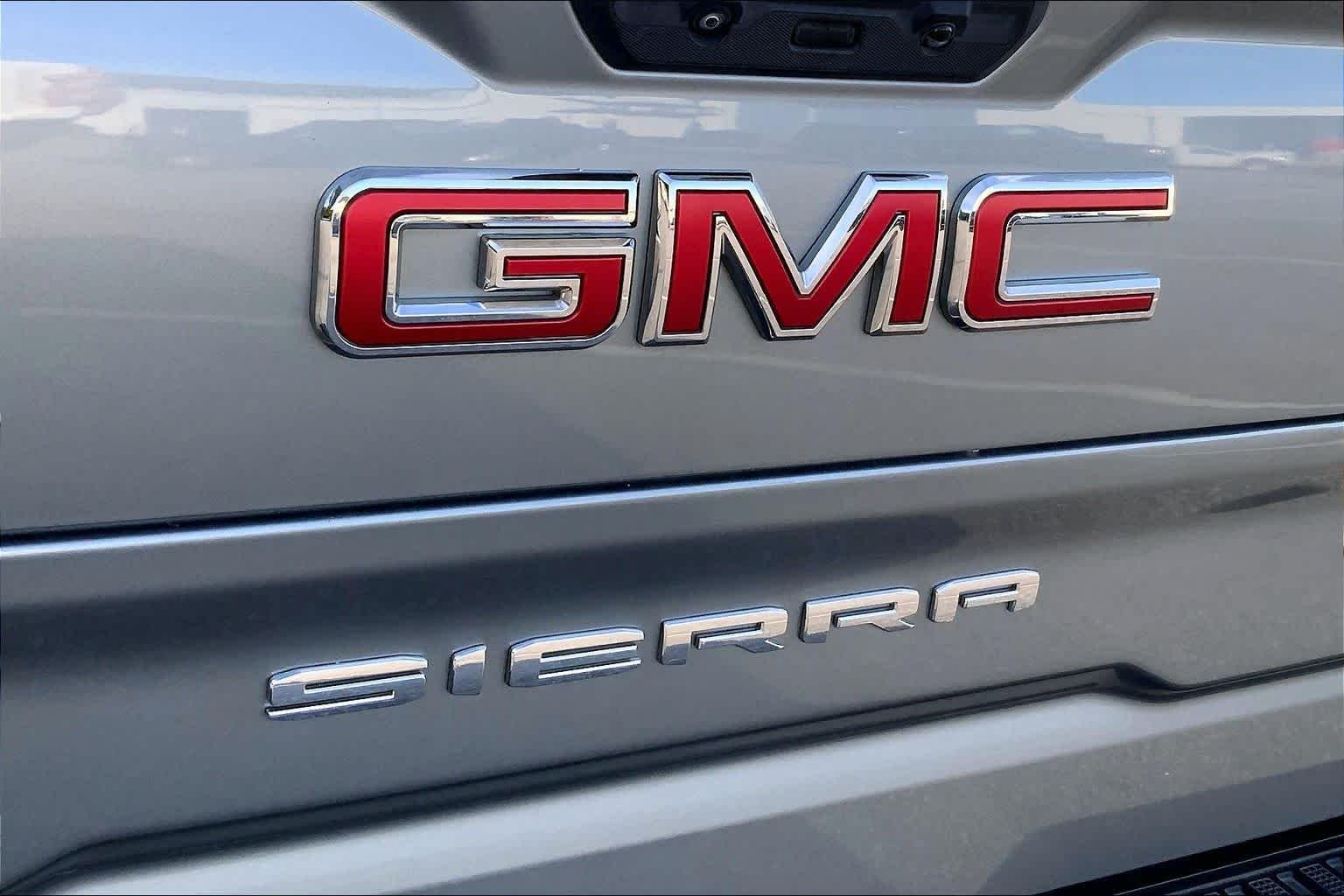 Used 2023 Sterling Metallic GMC SLT image 10