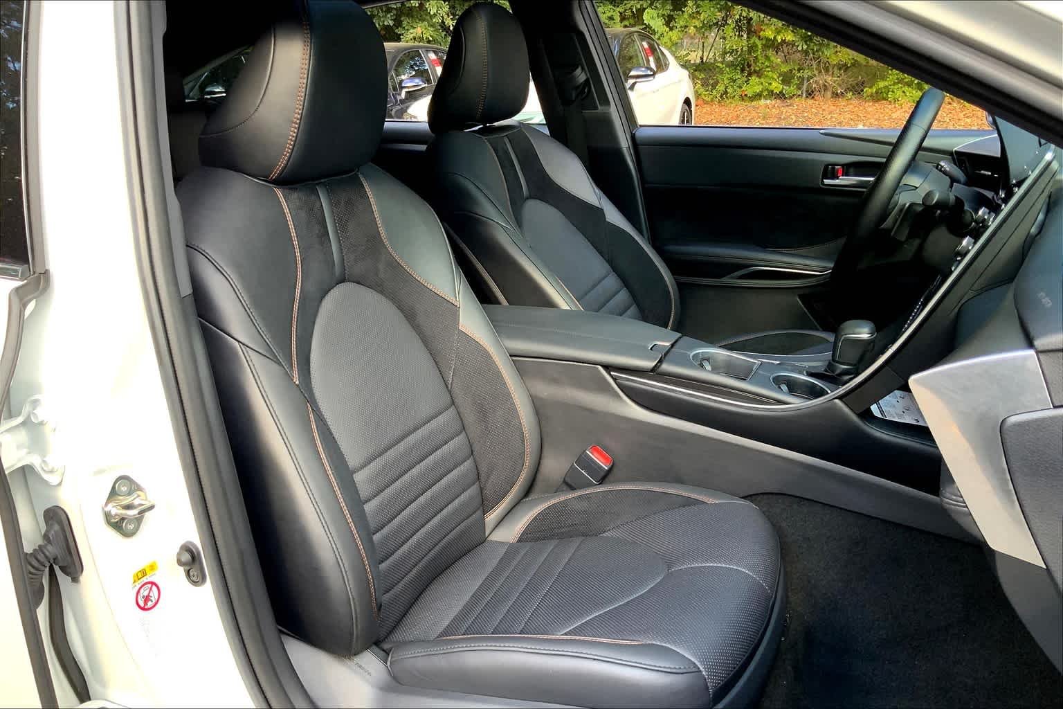 Used 2019 Wind Chill Pearl Toyota Touring image 8
