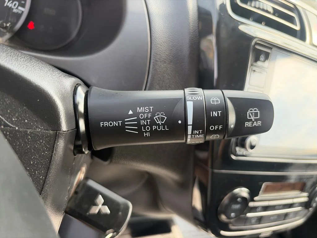 Used 2024 Silver Mitsubishi ES image 34