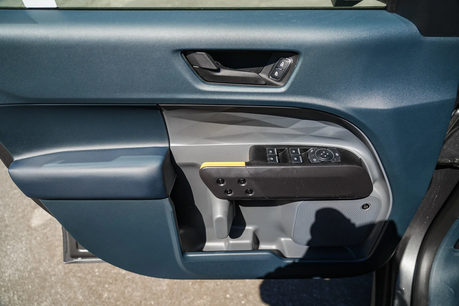 New 2026 Carbonized Gray Metallic Ford Tremor® image 23