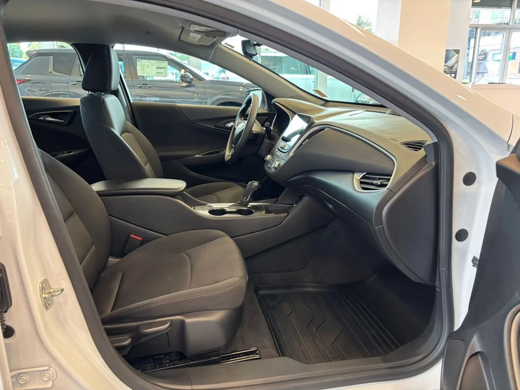 Used 2020 White Chevrolet LS image 22