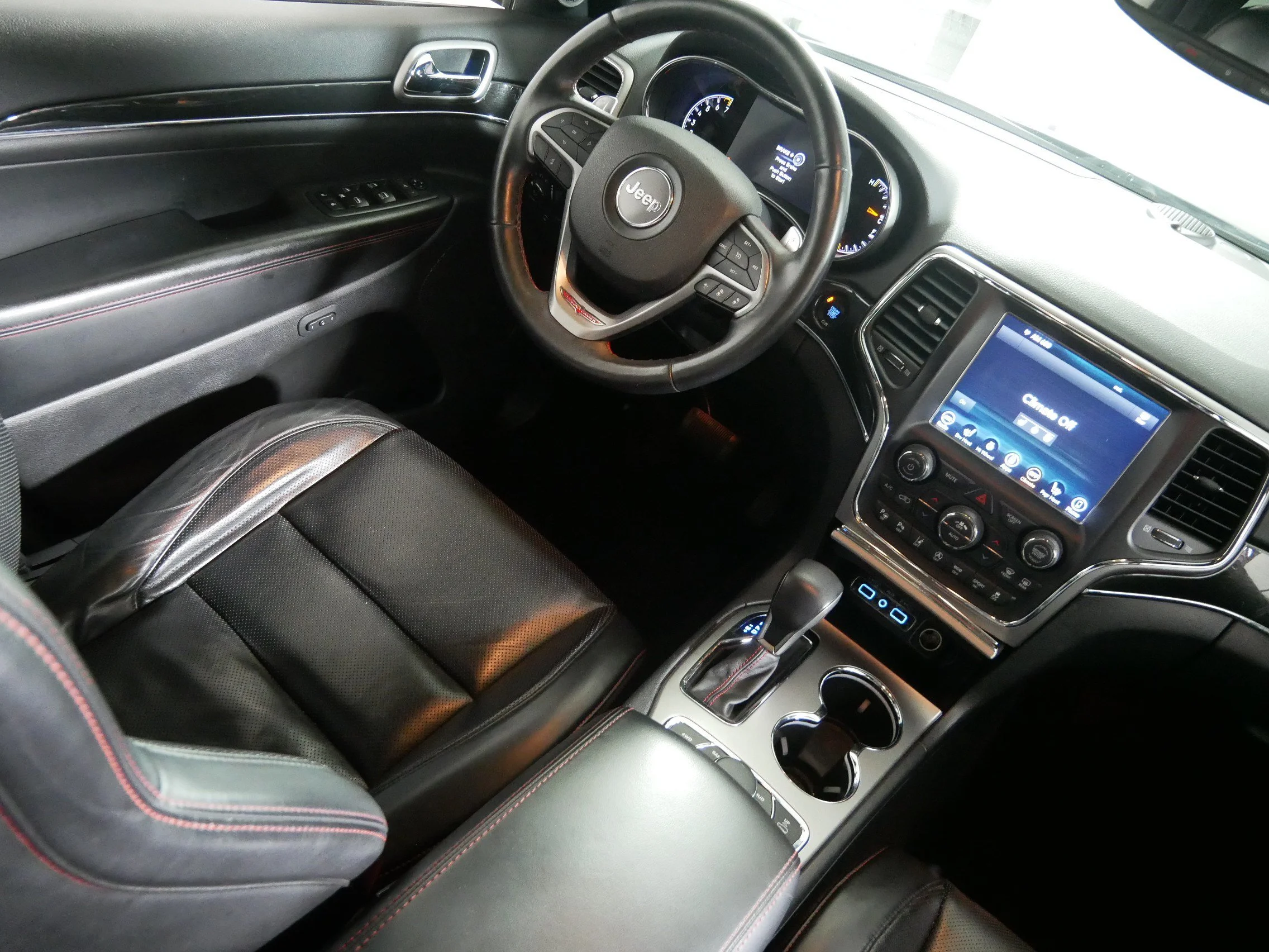 Used 2018 Granite Crystal Metallic Clearcoat Jeep Trailhawk image 9