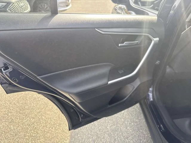 Used 2025  Toyota XLE image 15