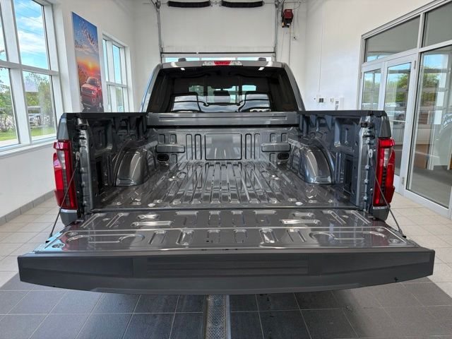 New 2026 Carbonized Gray Metallic Ford XLT image 13