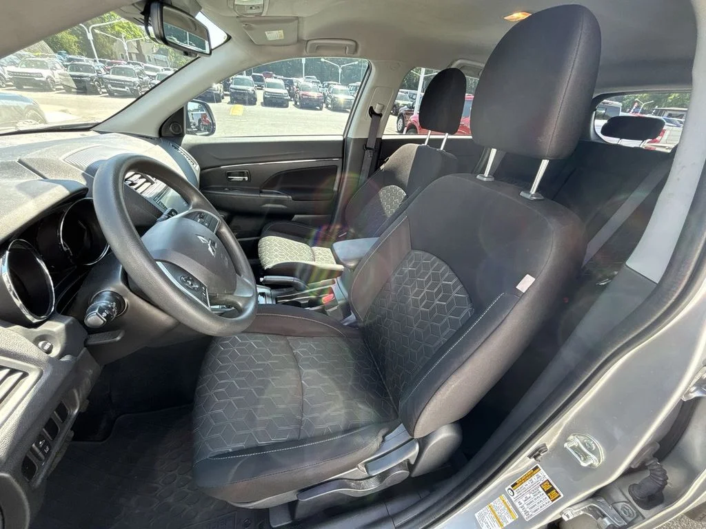 Used 2024 Silver Mitsubishi 2.0 ES image 13