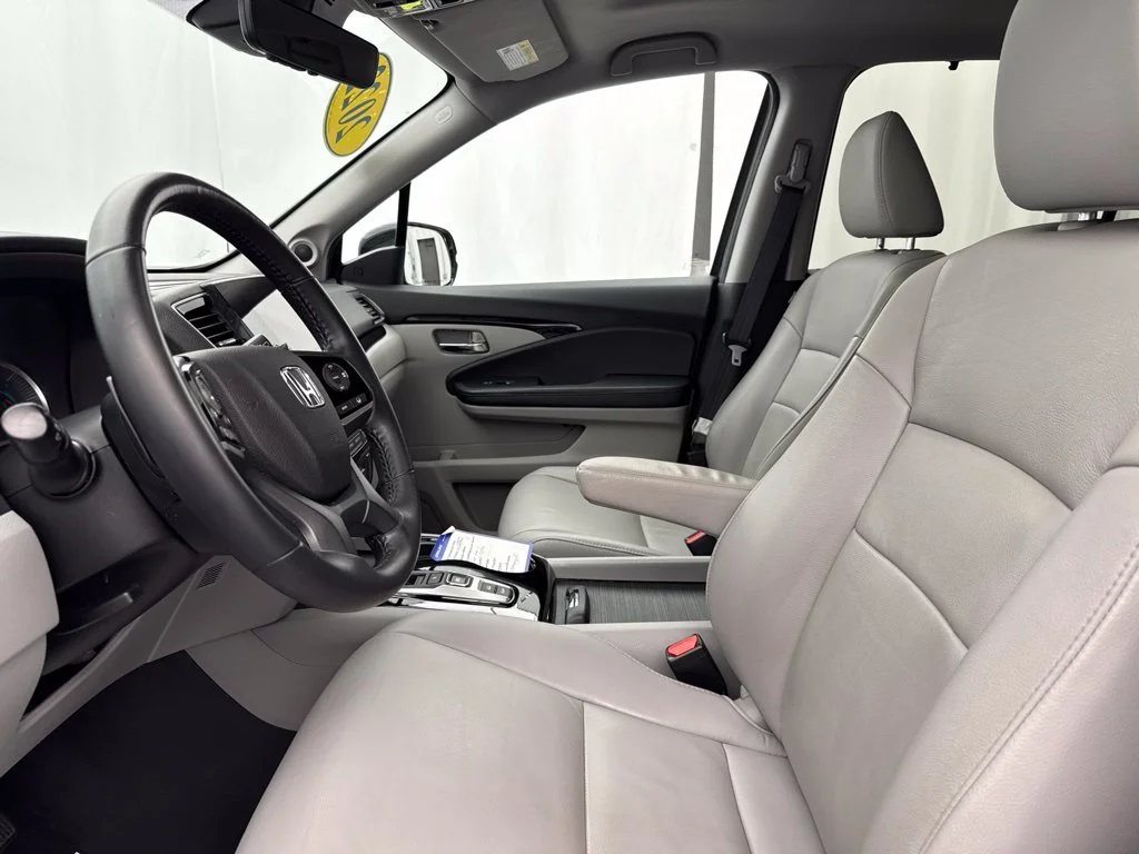 2022 Honda Pilot TOURING SUV Slide 16