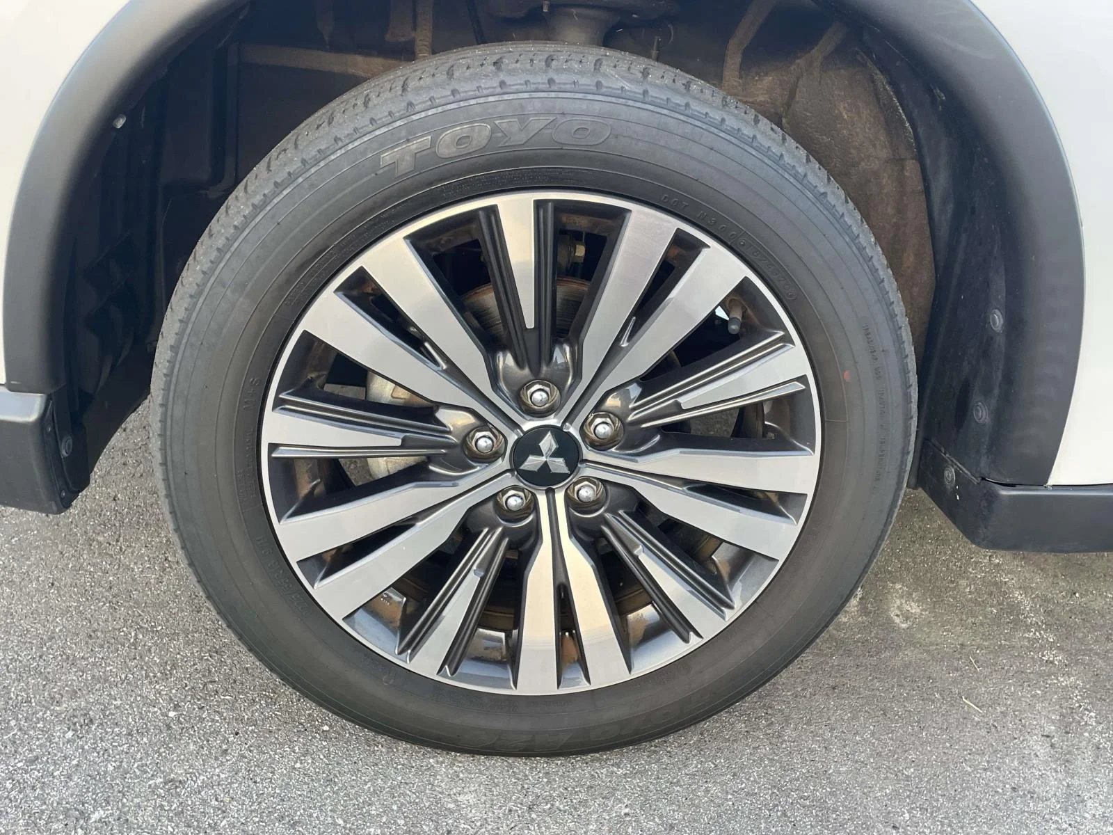 Used 2020  Mitsubishi ES image 5