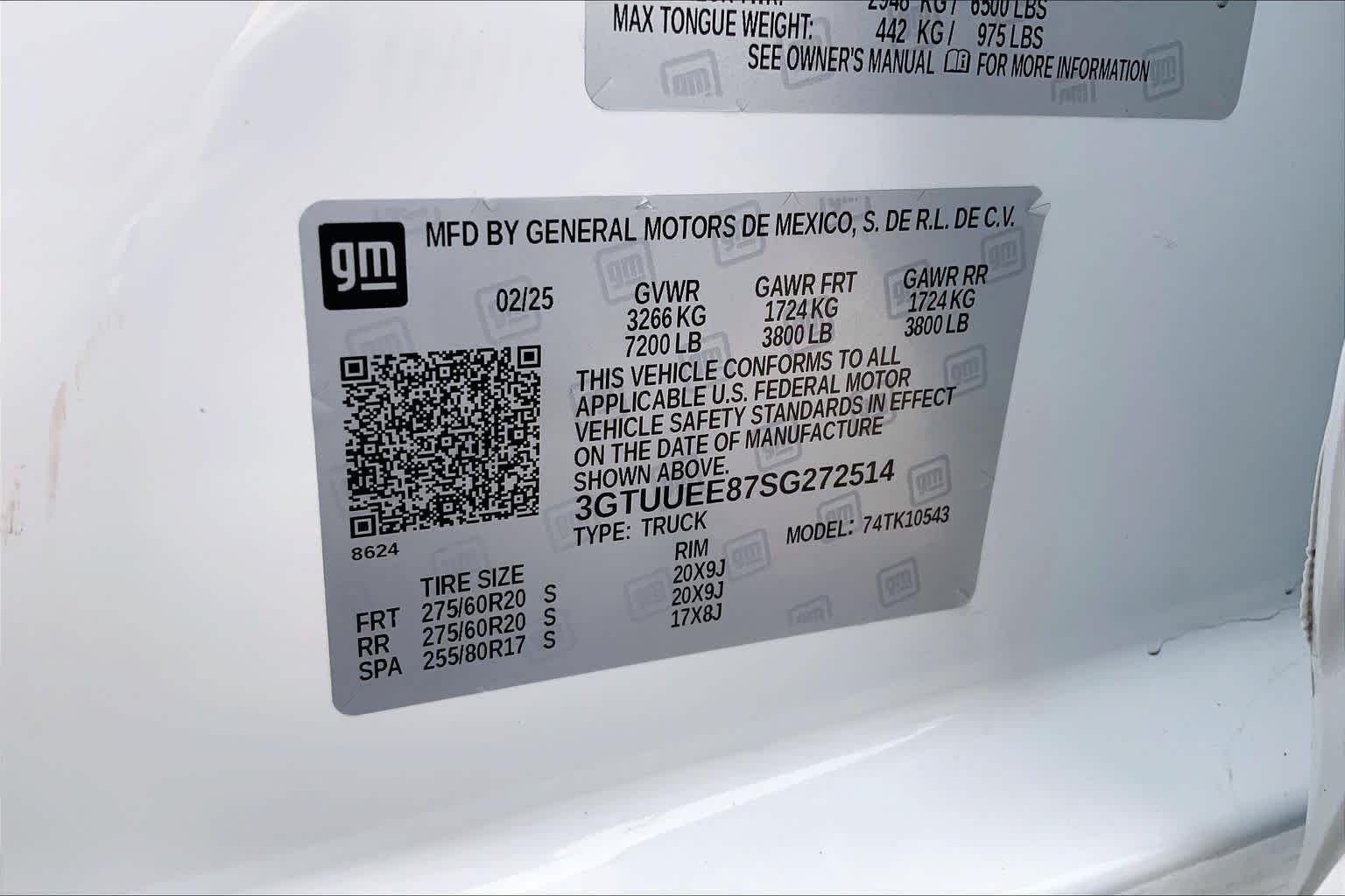 Used 2025 Summit White GMC AT4 image 37