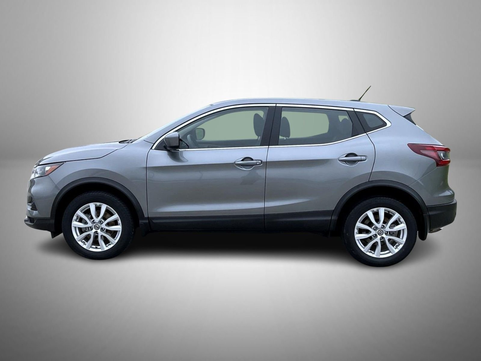 Used 2021 Gray Nissan S image 8