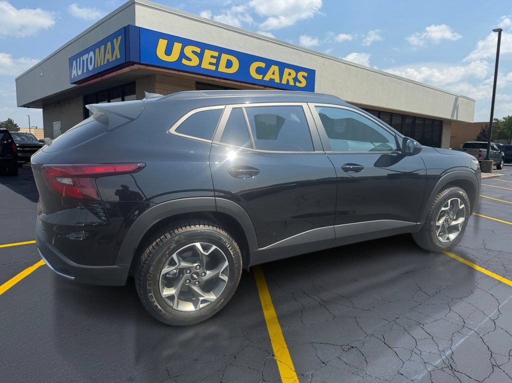 Used 2025 Mosaic Black Metallic Chevrolet LT image 5