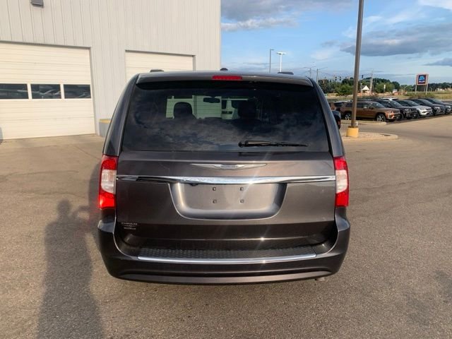 Used 2016 Granite Crystal Metallic Clearcoat Chrysler Touring image 4