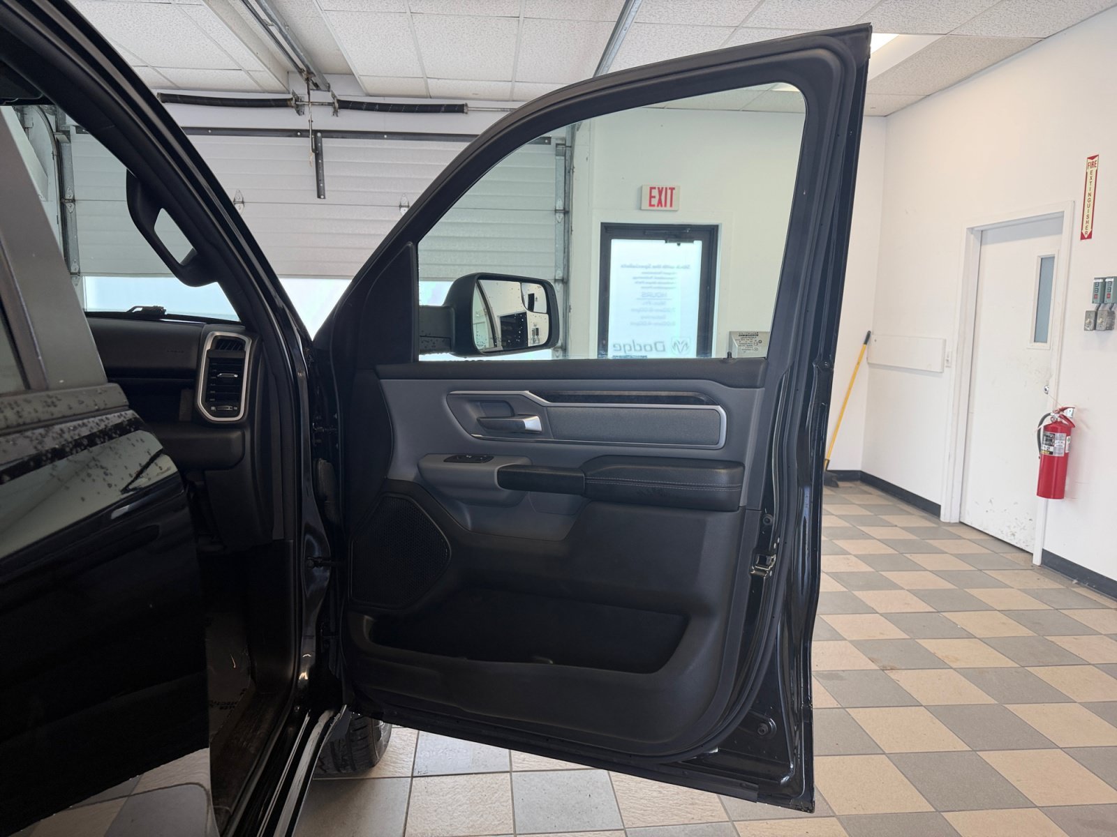 Used 2022 Diamond Black Crystal Pearlcoat Ram Big Horn image 28