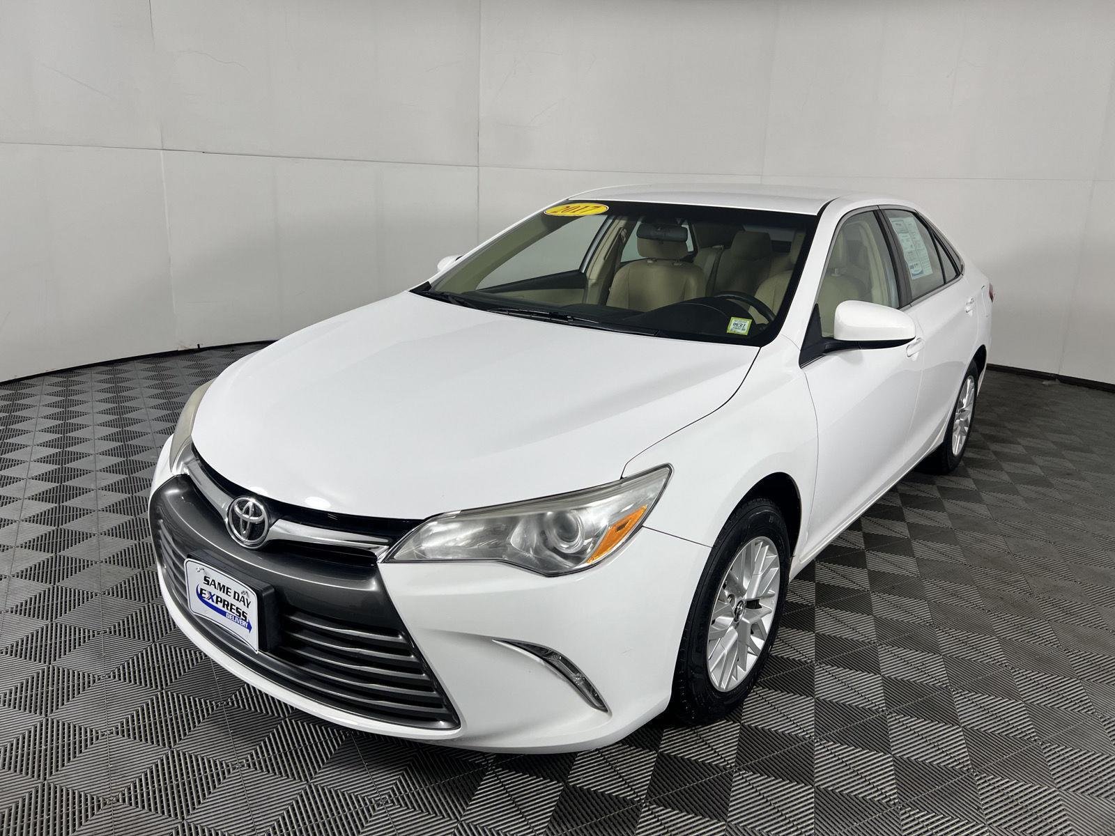 Used 2017 Super White Toyota XSE image 5