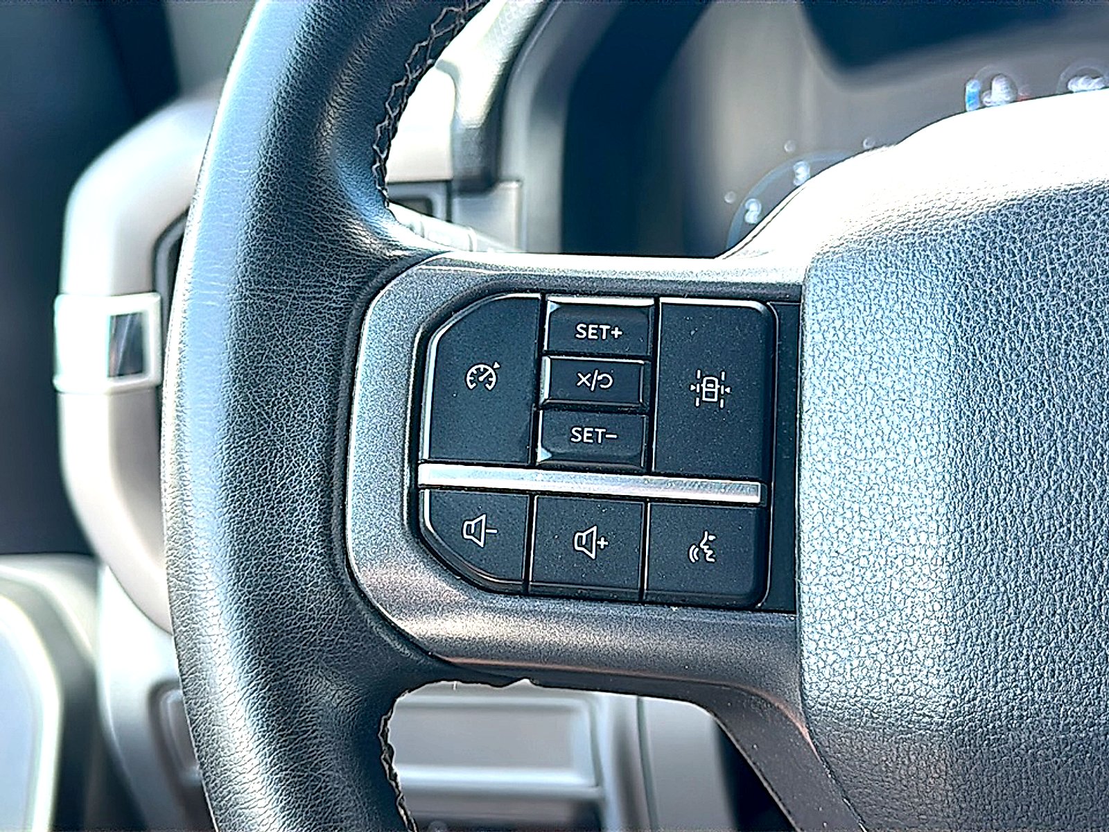 Used 2024 Agate Black Metallic Ford XLT image 29