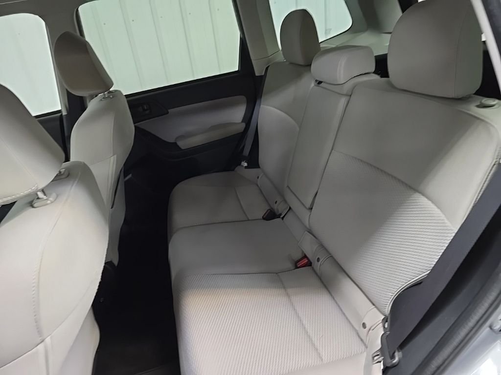 Used 2017 Silver Subaru 2.5i Premium image 34