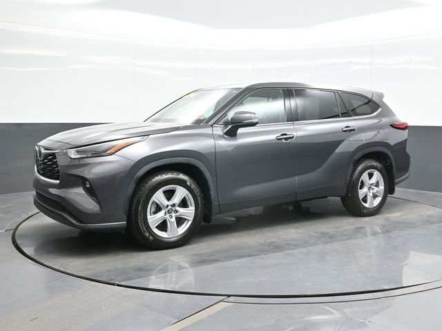 Used 2022 Gray Toyota LE image 5