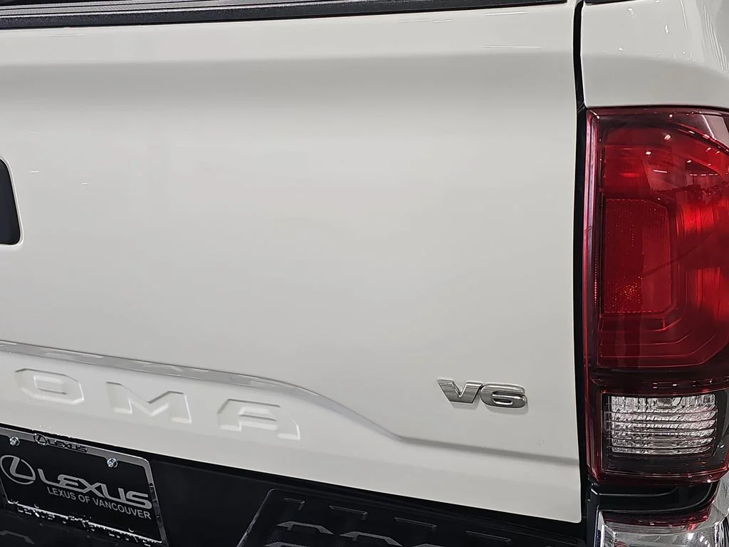 Used 2021 White Toyota SR5 image 34