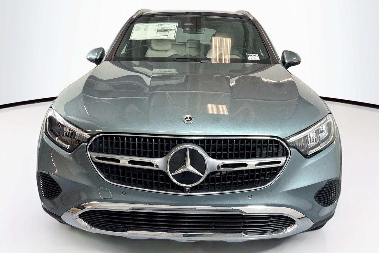 New 2026 Verde Silver Metallic Mercedes-Benz GLC 300 image 2
