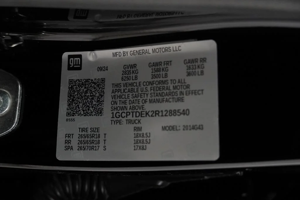Used 2024 Black Chevrolet Z71 image 42