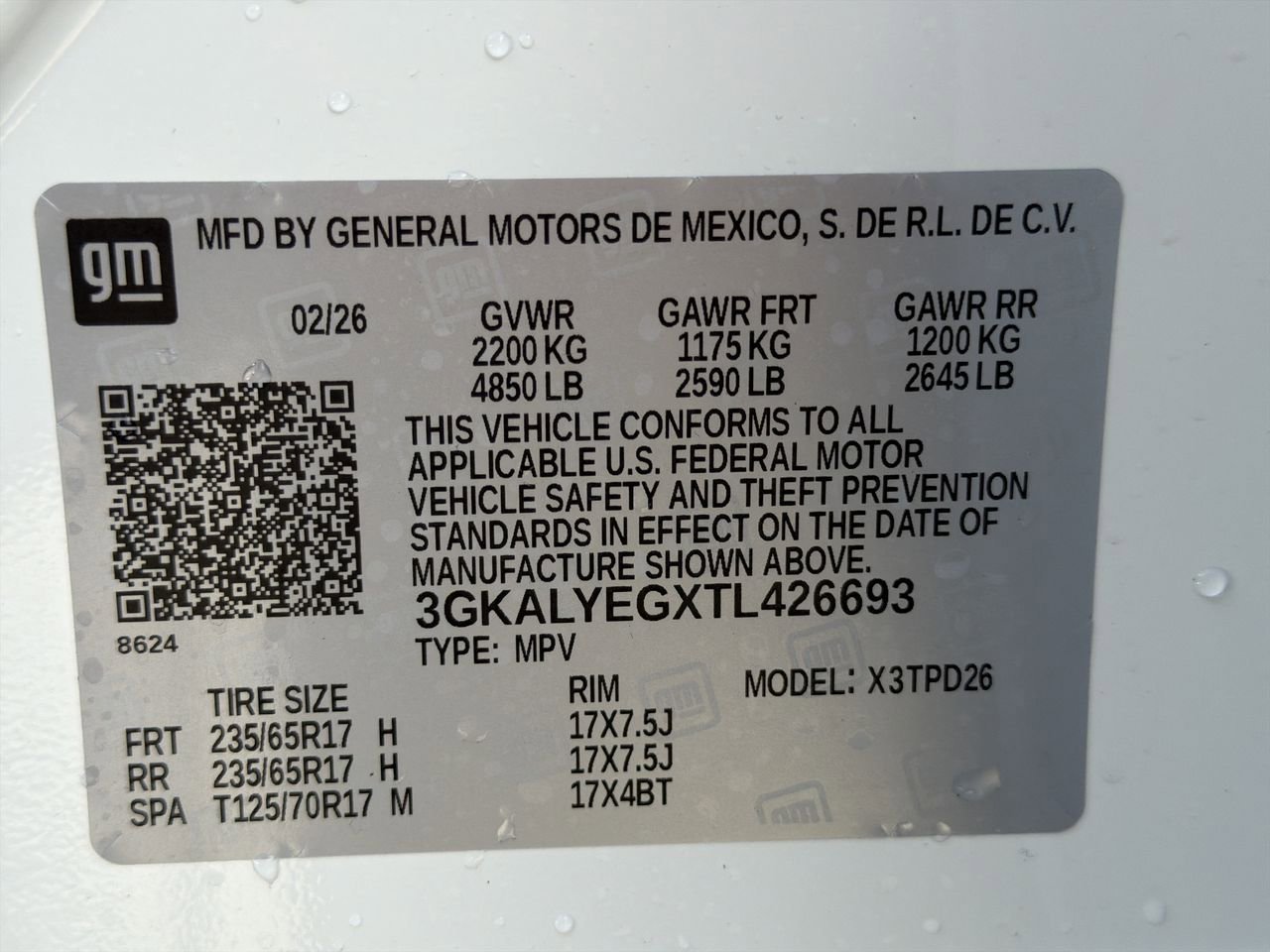 Used 2026 Summit White GMC AT4 image 29