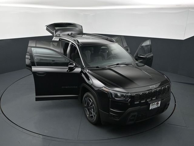New 2026 Diamond Black Crystal Pearl-Coat Exterior Paint Jeep Laredo image 28