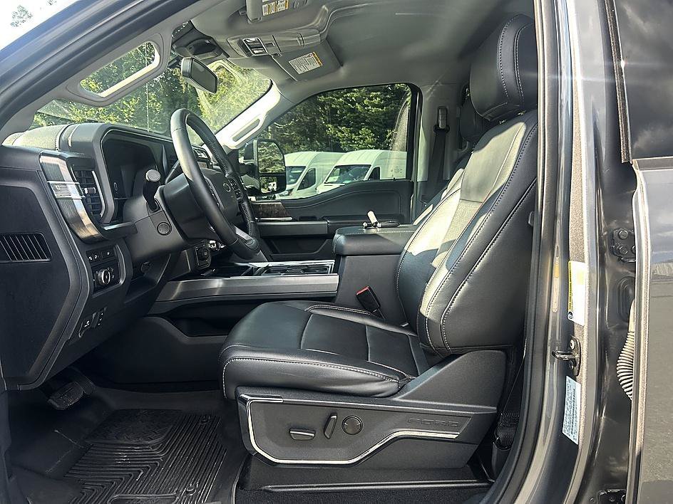 Used 2024 Gray Metallic Ford LARIAT image 11