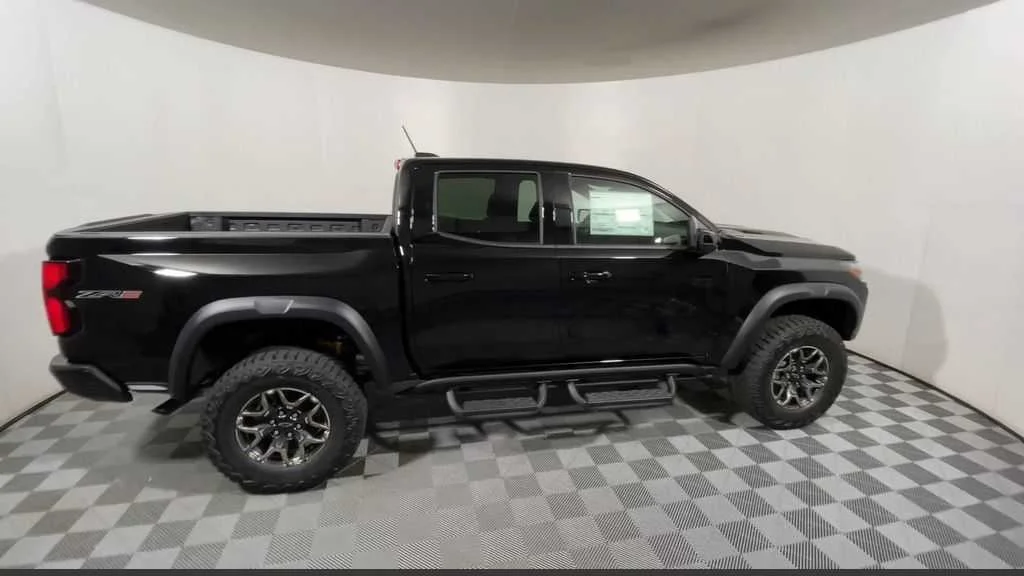 2026 Chevrolet Colorado ZR2 - Photo 17