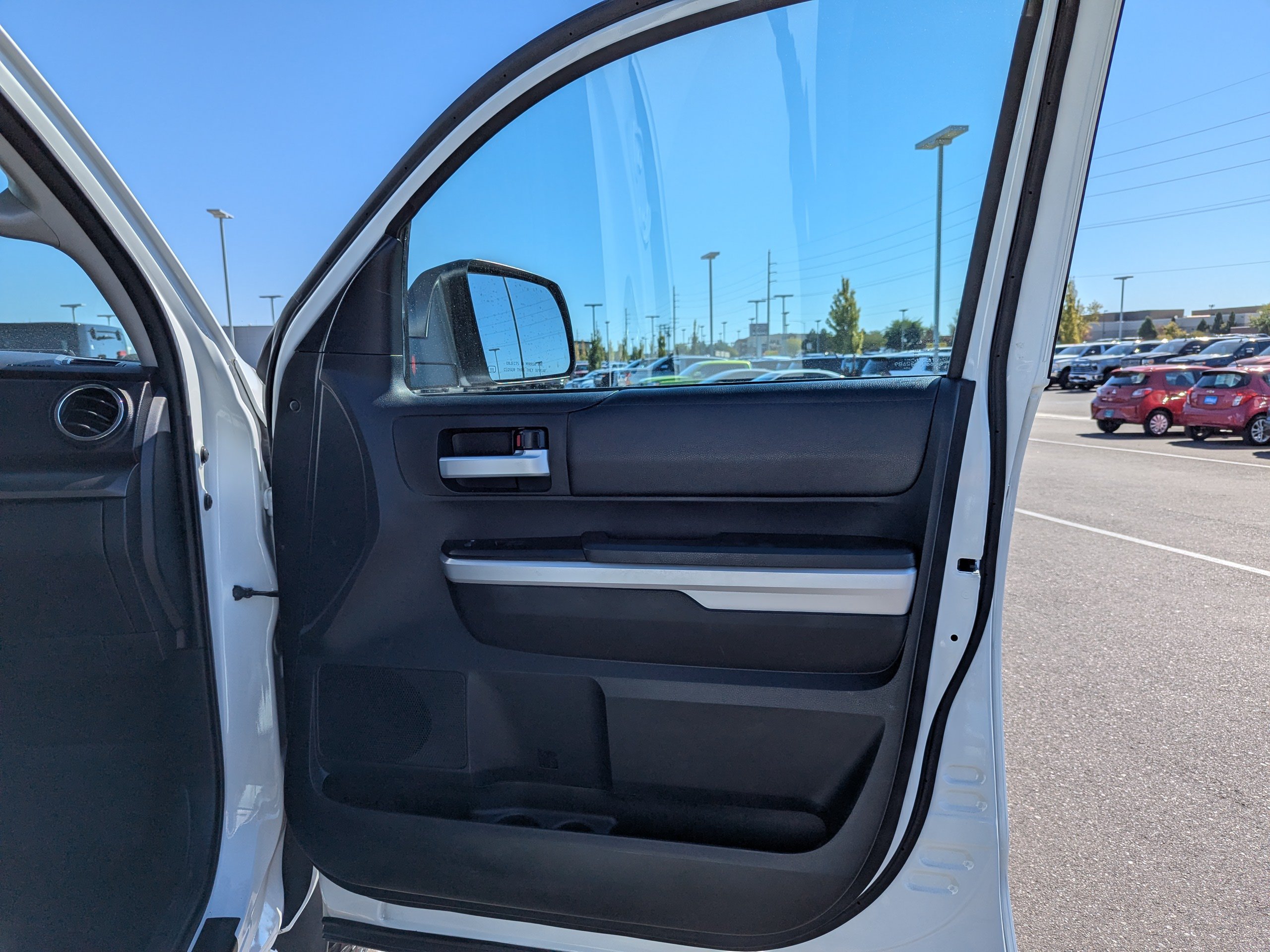 Used 2018 White Toyota SR5 image 36