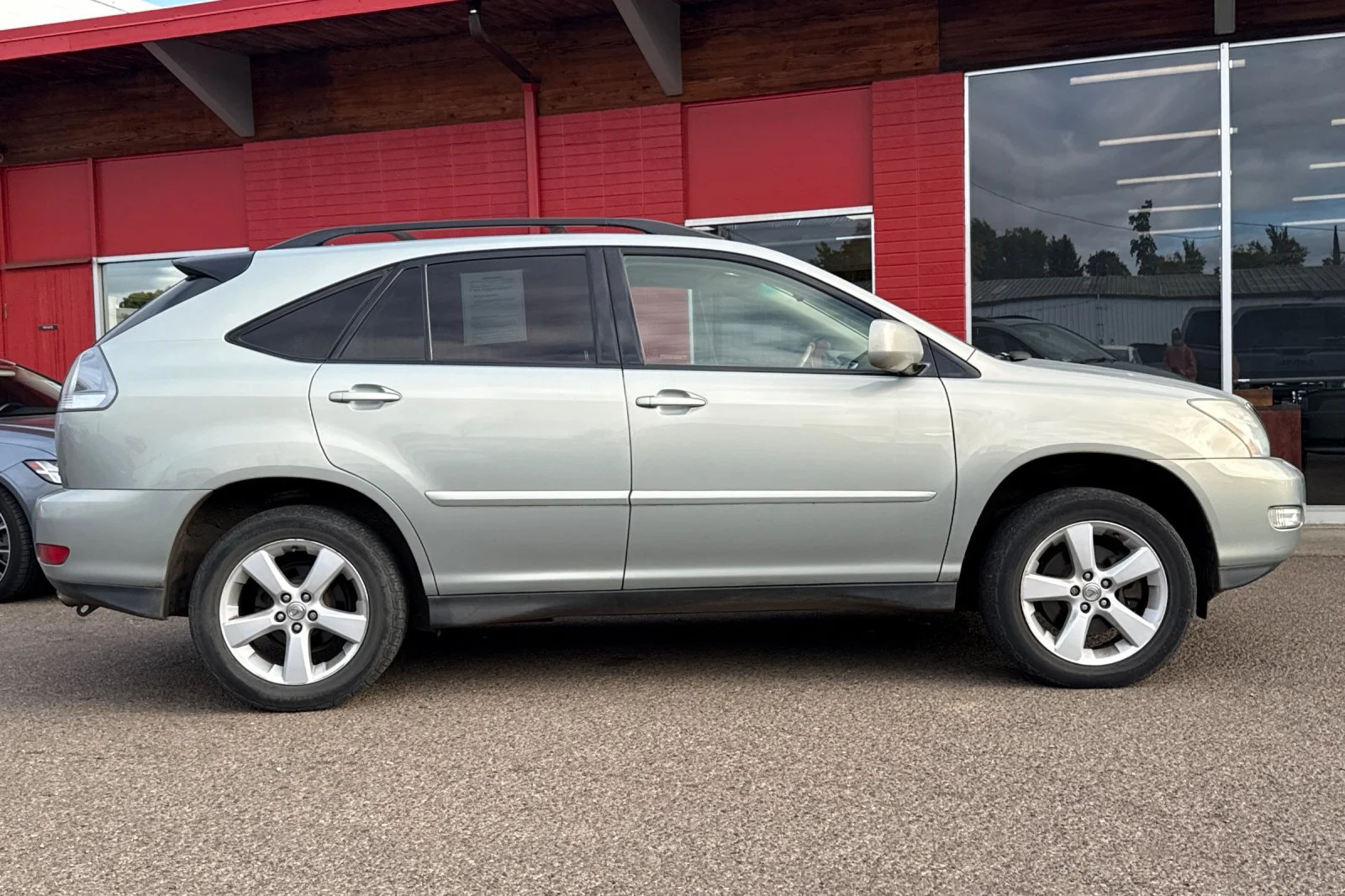 Used 2004  Lexus  image 3