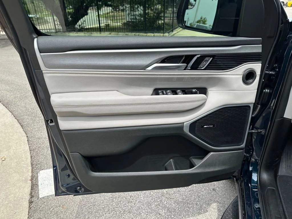 New 2026 Fathom Blue Pearlcoat Jeep  image 17