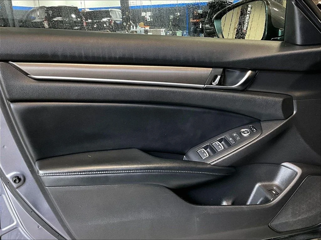Used 2018 Gray Honda LX image 9