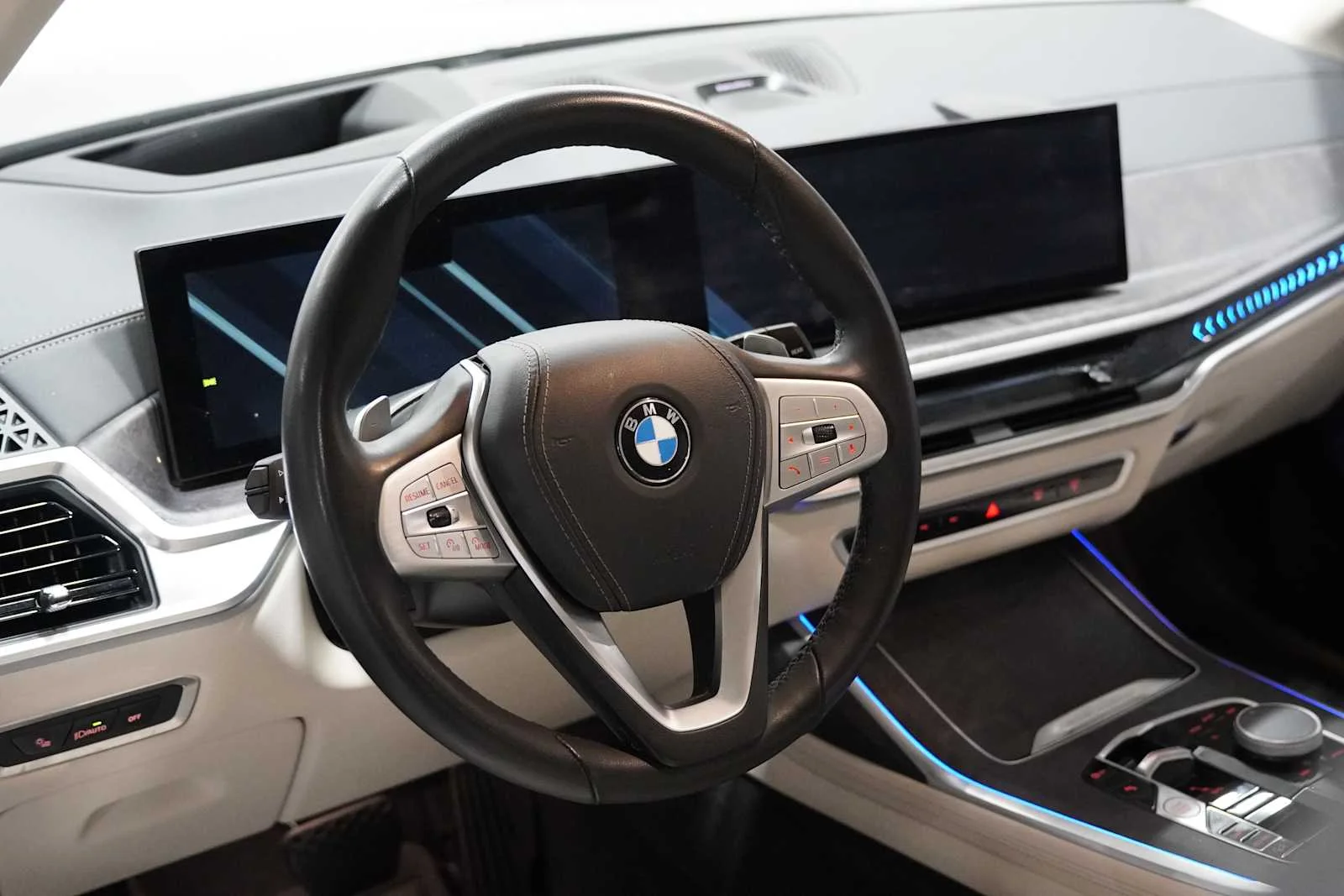 Certified Used 2025 Black Sapphire Metallic BMW xDrive40i image 10