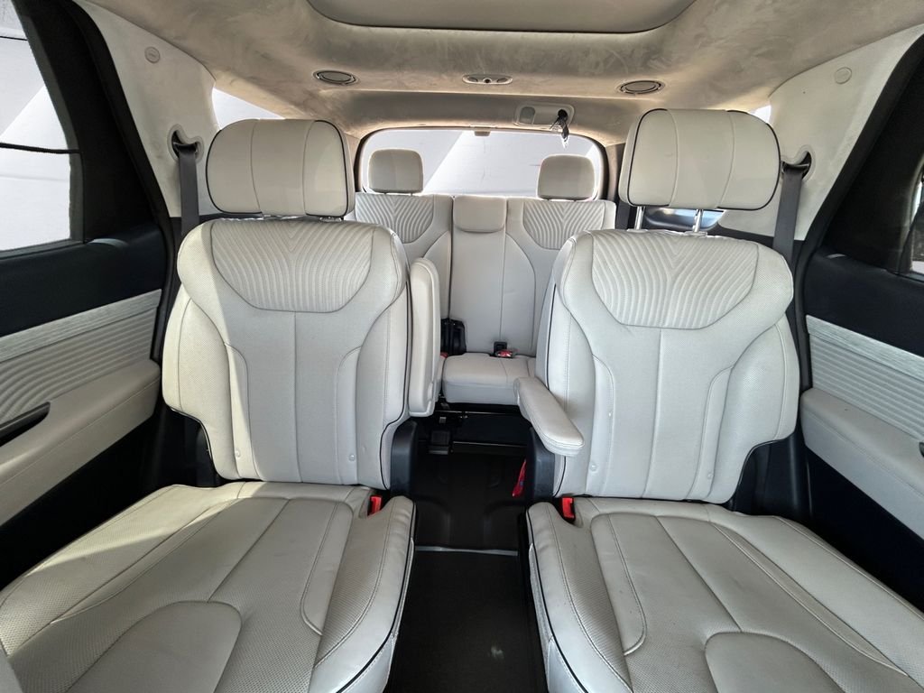 Used 2025 White Hyundai Calligraphy image 18