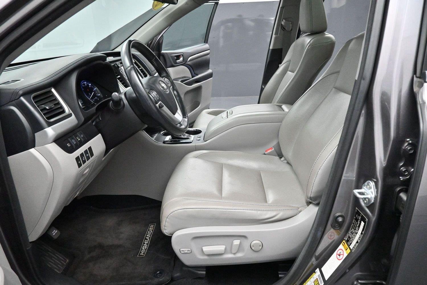 Used 2017 Predawn Gray Mica Toyota Limited image 13