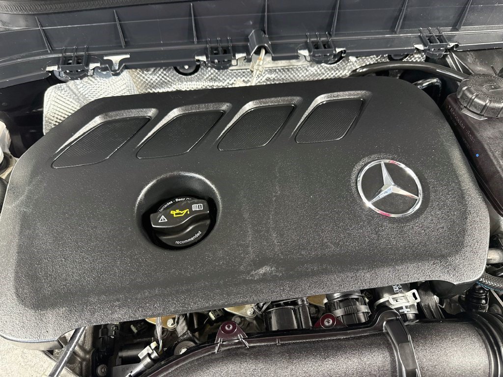 Used 2024 Polar White Mercedes-Benz GLB 250 image 34