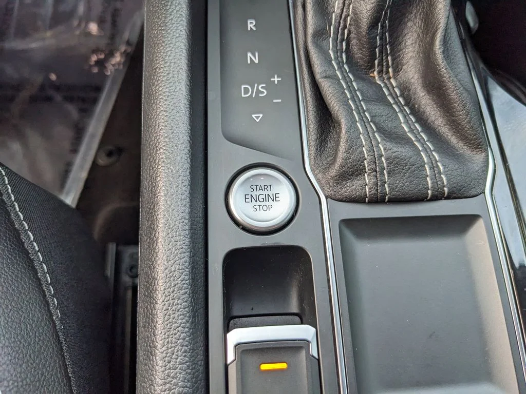 2023 Volkswagen Atlas SE w/Tech - Photo 25