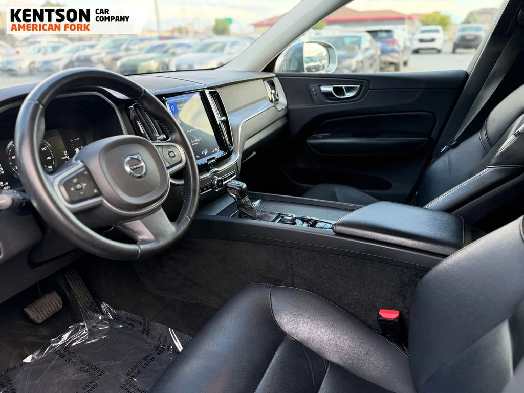 Used 2019 Gray Volvo T6 Momentum image 28