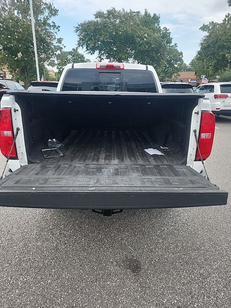 Used 2019 White Chevrolet LT image 9