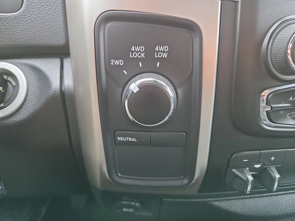 Used 2016 Silver Ram Big Horn image 22