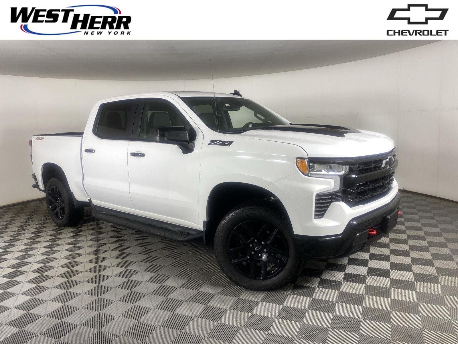 Used 2025 Summit White Chevrolet LT Trail Boss image 1