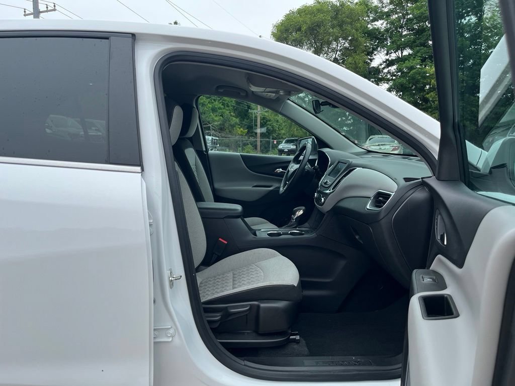 Used 2024 Summit White Chevrolet LT image 34