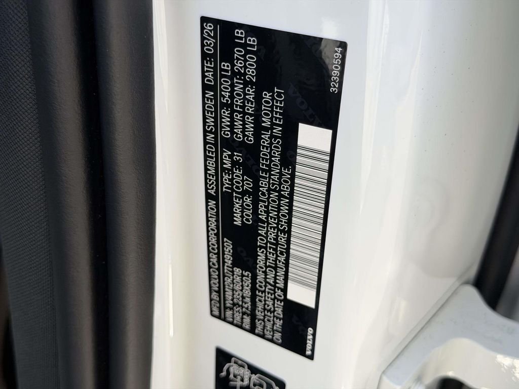 Used 2026 White Volvo B5 Core image 26