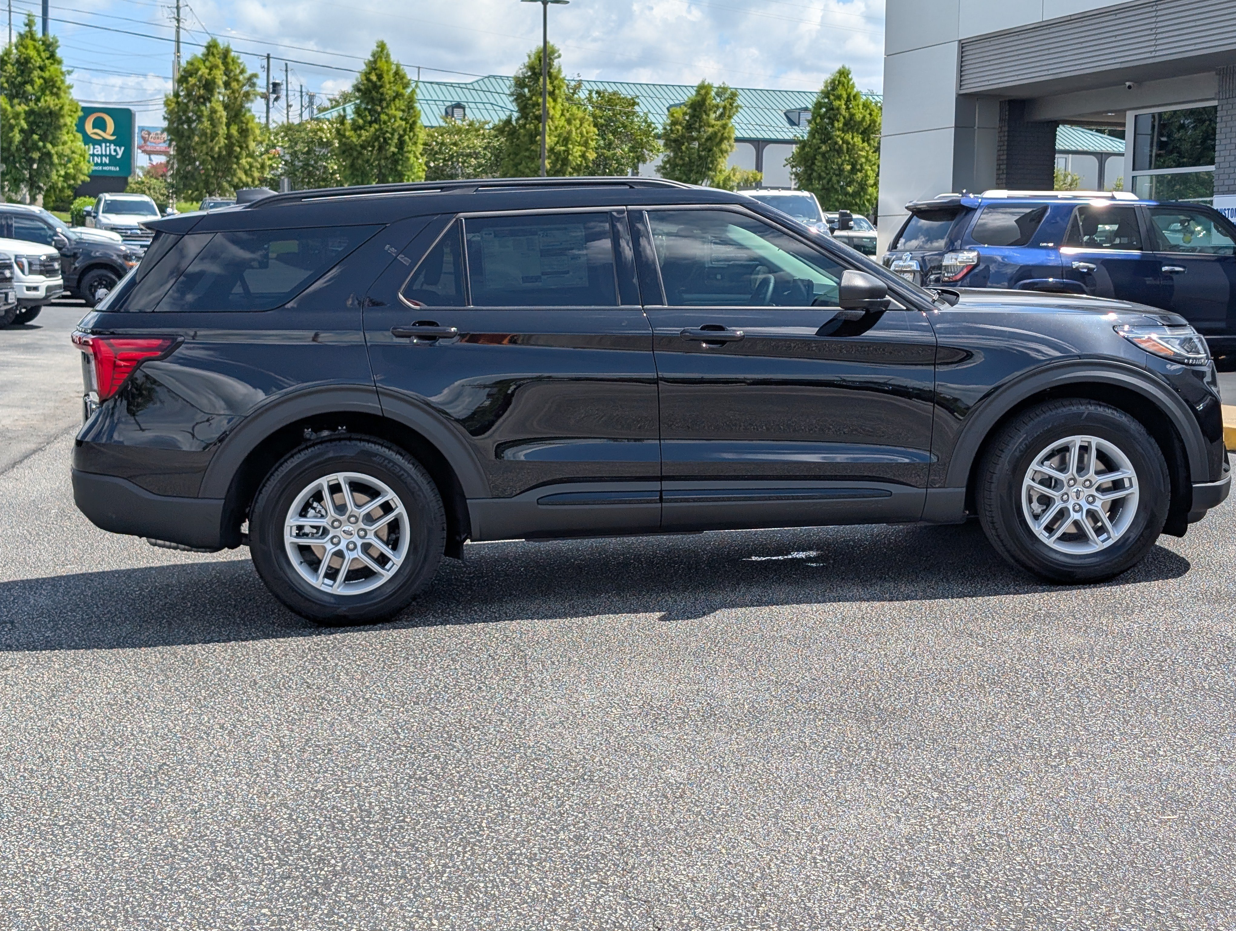 New 2026 Agate Black Metallic FORD Active image 8