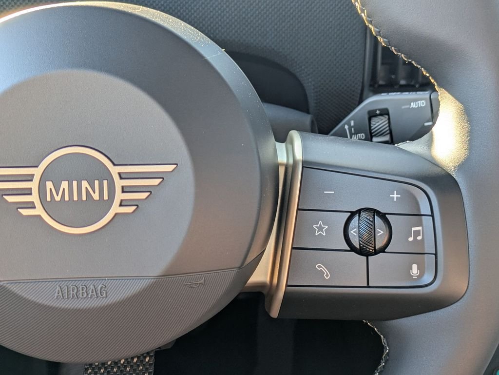 New 2026 Blue Metallic MINI Signature Plus image 16