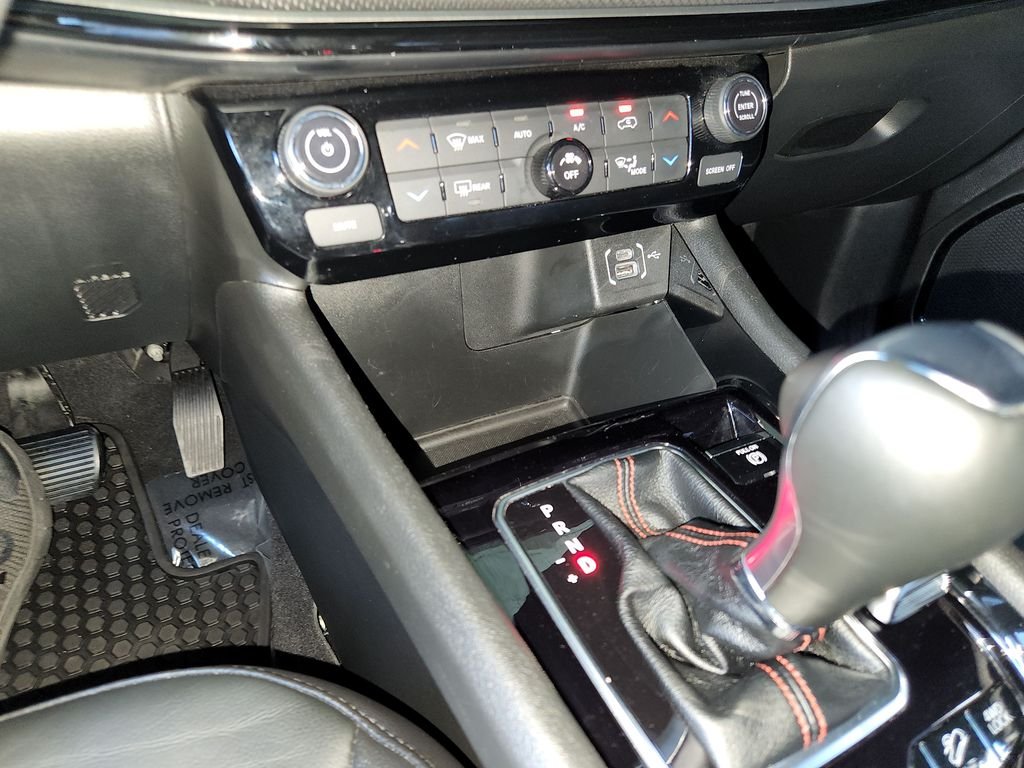 Used 2025 White Jeep Trailhawk image 21