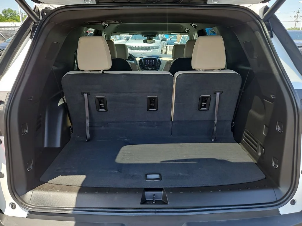Used 2023 Summit White Chevrolet LT Cloth image 10