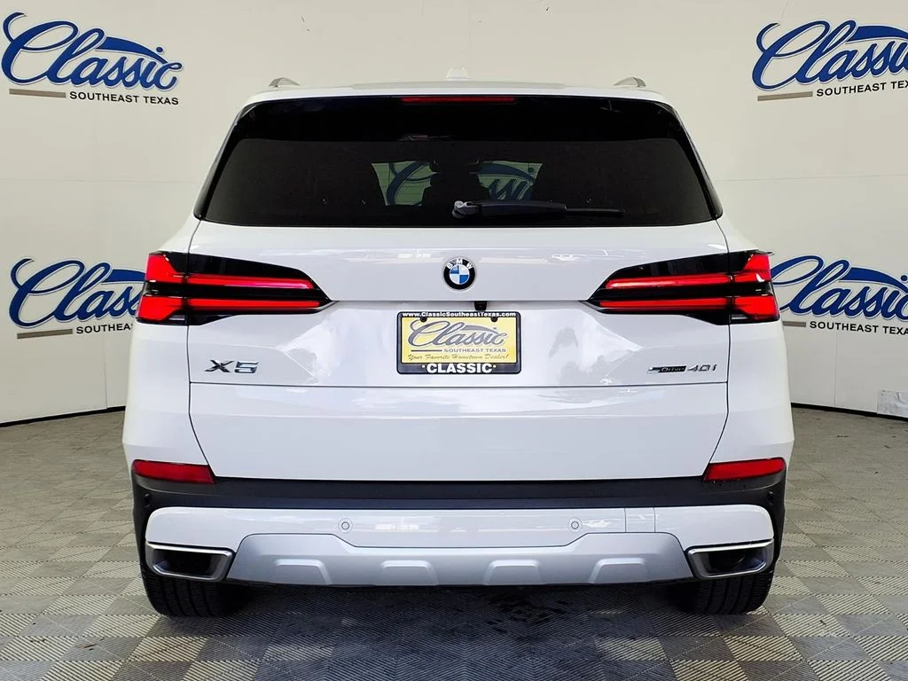 Used 2025 White BMW sDrive40i image 4