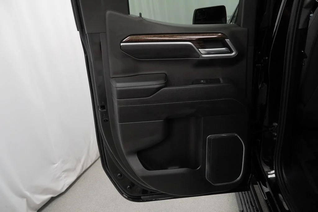 Used 2023 Onyx Black GMC Elevation image 26